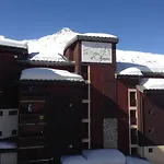 Les Menuires Skis Aux Pieds Апартаменты *